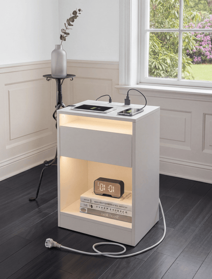 Nuit Forte™ Nachttisch mit Aufladestation und Geheimfächern — Doppelt sicher.